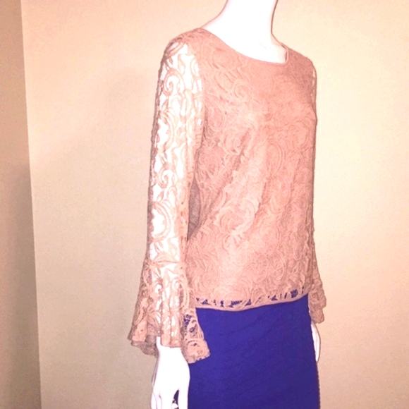 NWT, Adrianna Papell, Bell sleeve lace top size M - Picture 3 of 5
